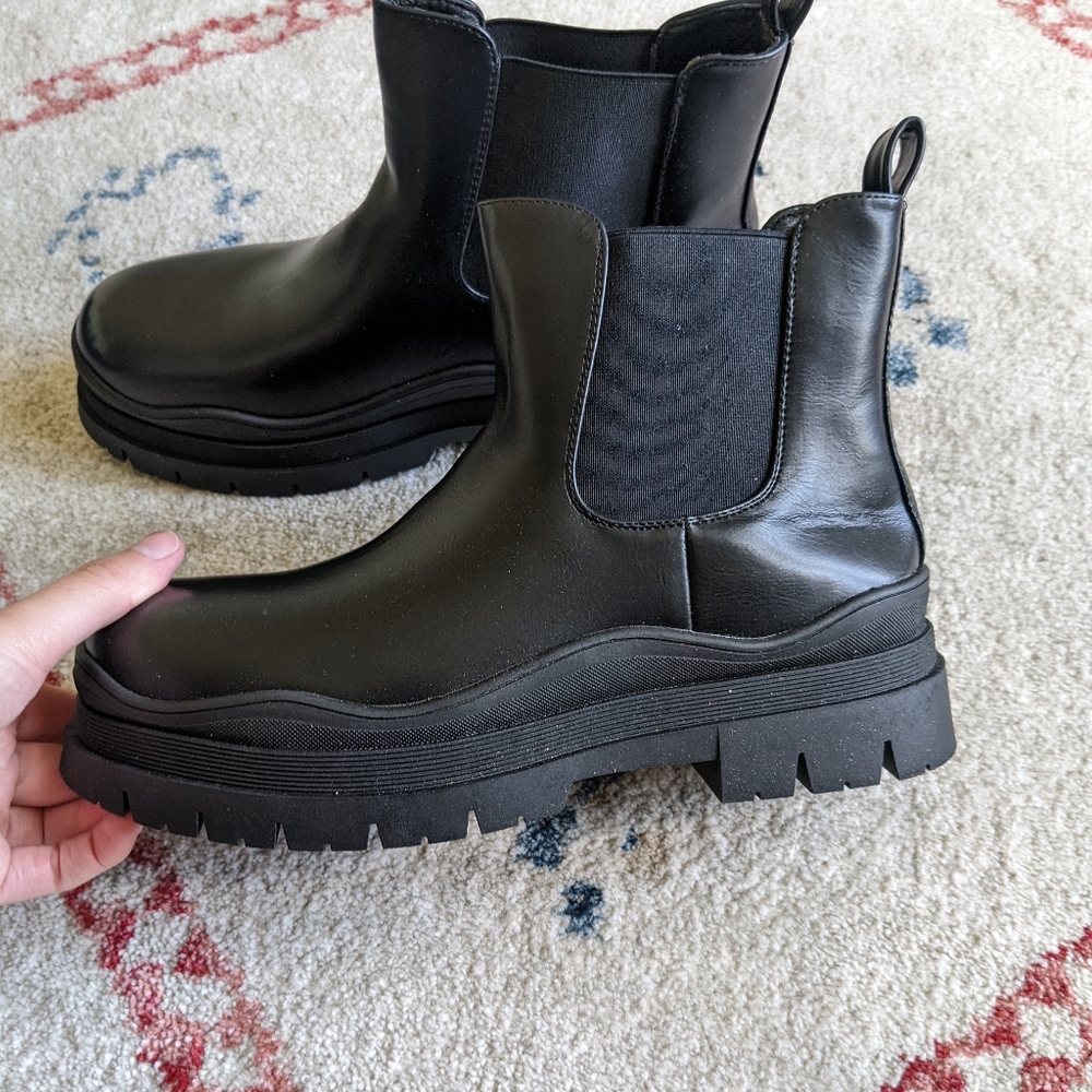 Nasty Gal Chelsea Boots